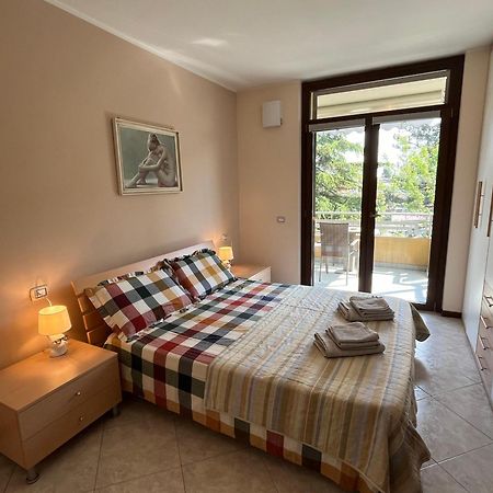 Discovery Flat With Pool & Bikes Apartment ซีร์มิโอเน ภายนอก รูปภาพ